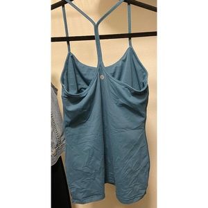 Lululemon 8 power Y tank